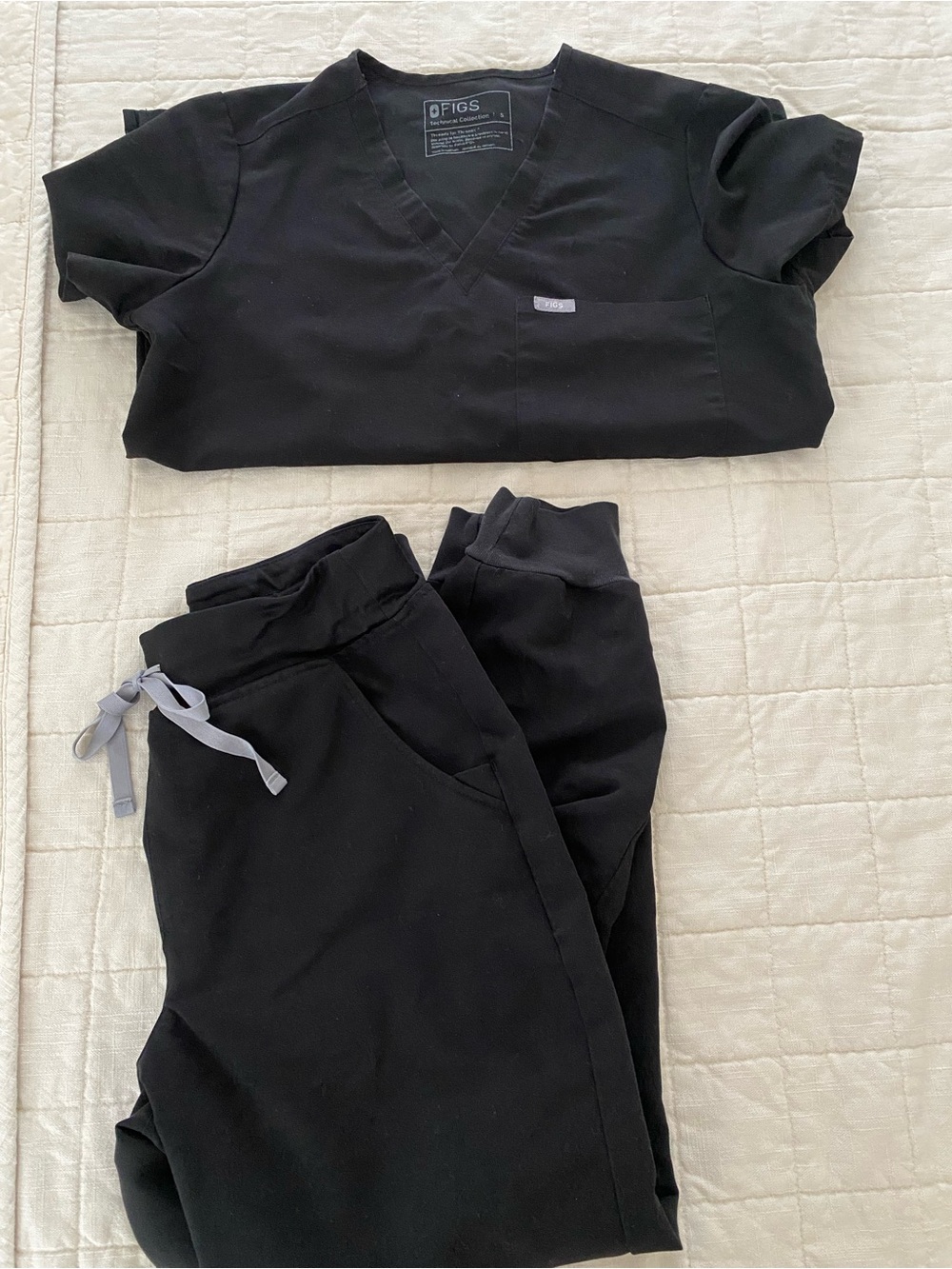 Figs Women's Black Track Jogger Scrub Set